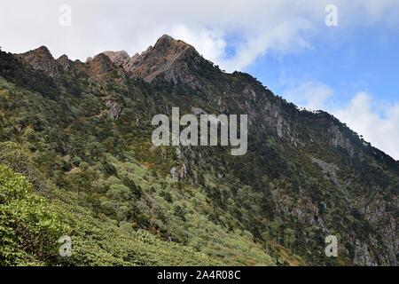 Beau paysage de montagne, la montagne Cang, dans la vieille ville de Dali dans la province du Yunnan en Chine. Banque D'Images