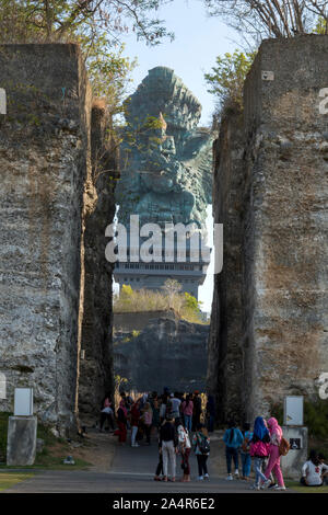 Garuda Wisnu Kencana, achevée en 2018 statue et 120,9 mètres de haut, à la GWK parc culturel, Bali, Indonésie Banque D'Images