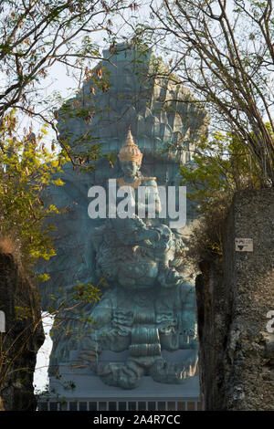 Garuda Wisnu Kencana, achevée en 2018 statue et 120,9 mètres de haut, à la GWK parc culturel, Bali, Indonésie Banque D'Images