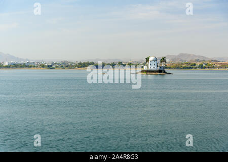 L'Observatoire solaire sur Fateh Sagar Lake à Udaipur. Le Rajasthan. L'Inde Banque D'Images