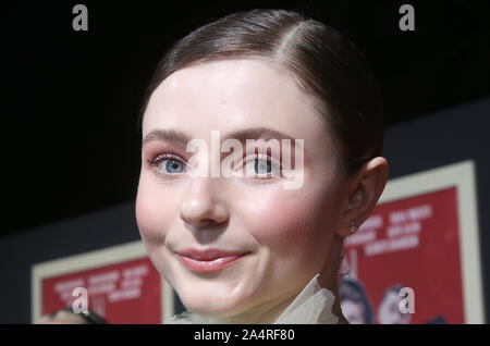 Los Angeles, Ca. 15 Oct, 2019. Thomasin McKenzie, à première de projecteurs Fox' 'Jojo Lapin' à poster 43 à Los Angeles, Californie le 15 octobre 2019. Credit : Faye Sadou/media/Alamy Punch Live News Banque D'Images