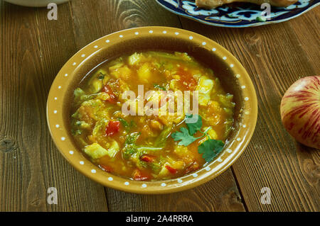 Courge spaghetti, Chow Mein chinois sain pour emporter. Banque D'Images