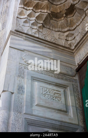 Portail d'entrée en marbre, grande mosquée de Bursa, Turquie Banque D'Images