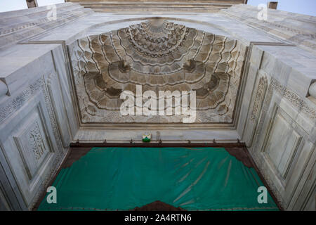 Portail d'entrée en marbre, grande mosquée de Bursa, Turquie Banque D'Images