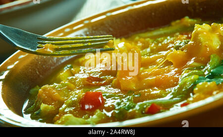 Courge spaghetti, Chow Mein chinois sain pour emporter. Banque D'Images