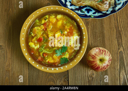 Courge spaghetti, Chow Mein chinois sain pour emporter. Banque D'Images