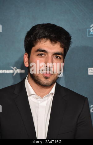 Cologne, Allemagne. 14Th Oct, 2019. L'acteur Omid Memar vient à la projection du film ' 7500 ' à Cologne, le Festival du Film International Film and Television Festival. Credit : Horst Galuschka/dpa/Alamy Live News Banque D'Images