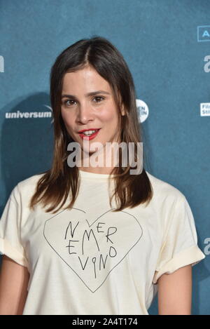 Cologne, Allemagne. 14Th Oct, 2019. L'actrice Aylin Tezel vient à la projection du film ' 7500 ' à Cologne, le Festival du Film International Film and Television Festival. Credit : Horst Galuschka/dpa/Alamy Live News Banque D'Images