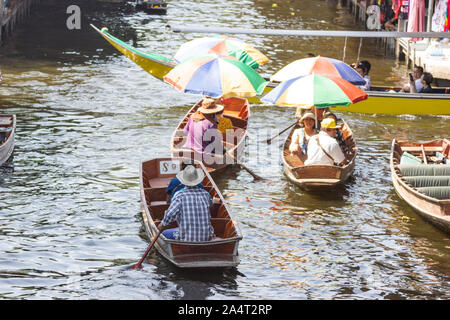 Marché flottant de Damnoen Saduak, Thaïlande :- 18 mai 2019 :- c'est un marché flottant en Thaïlande et prendre un bateau alors un grand tour à Ma flottante Banque D'Images