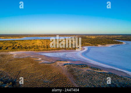 Lacs de sel dans Murray-Sunset National Park au coucher du soleil - vue aérienne Banque D'Images