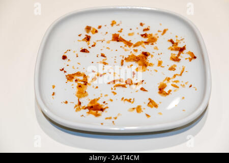 Les restes de flocons croissant sur plaque blanche libre - tasty food concept Banque D'Images