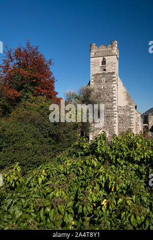 Église de Pierre fortifiée de St Michel, à côté de la rivière du Danube en Weissenkirchen, vallée de la Wachau, Autriche Banque D'Images