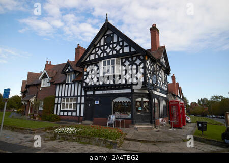 Salons de thé rose Tudor Tudor maquette bâtiment ancien bureau de poste et magasin général à Port Sunlight England UK Banque D'Images