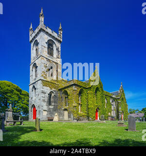 Liberton Kirk au printemps - plus connu pour lorsque le célèbre vine devient rouge vif à l'automne. Banque D'Images