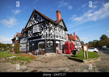 Salons de thé rose Tudor Tudor maquette bâtiment ancien bureau de poste et magasin général à Port Sunlight England UK Banque D'Images