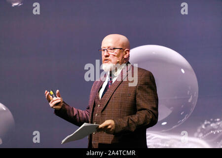 Ralph Dinsley, fondateur et directeur exécutif, le nord de l'espace et de la sécurité sa, parle de 'Comment nettoyer l'espace Junk', sur le Cosmos, au New Scientist Live 2019 Banque D'Images