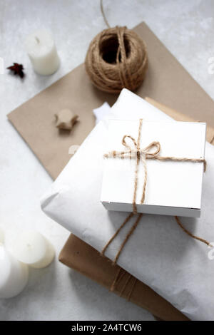 Vue aérienne de cadeaux des fêtes. Noël et Nouvel An Fête Concept. Banque D'Images
