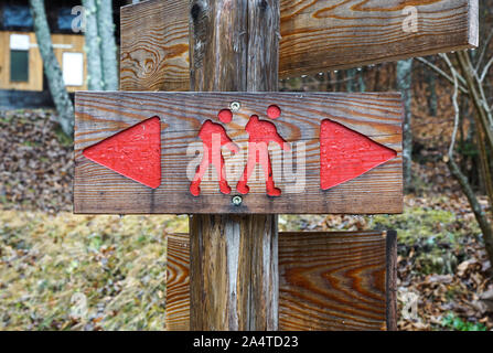 Pacific Crest Trail sign on wooden post Banque D'Images