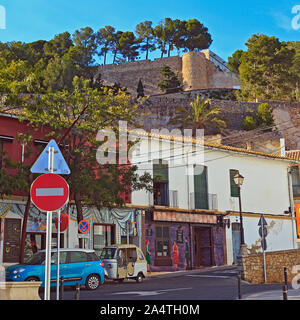 Château de Dénia à Forums Mur street, Costa Blanca, Espagne Banque D'Images