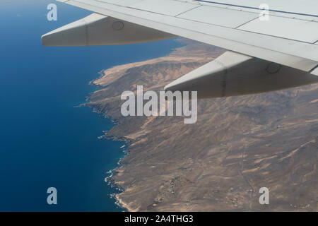 Fuerteventura comme vu de l'intérieur de l'avion au cours d'une volée par en Juillet Banque D'Images