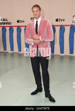 15 octobre 2019 - Westwood, Californie - Joel Kinnaman. 'L' Apple TV pour toute l'humanité" Los Angeles Premiere tenue au Regency Village Theatre. Crédit photo : Birdie Thompson/AdMedia /MediaPunch Banque D'Images