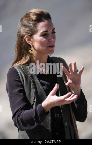 Le duc et la duchesse de Cambridge visiter le Chiatibo glacier dans l'Hindu Kush chaîne de montagnes dans le district de Chitral Khyber-Pakhunkwa Province du Pakistan sur le troisième jour de la visite royale. Banque D'Images