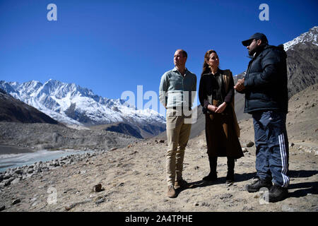 Le duc et la duchesse de Cambridge visiter le Chiatibo glacier dans l'Hindu Kush chaîne de montagnes dans le district de Chitral Khyber-Pakhunkwa Province du Pakistan sur le troisième jour de la visite royale. Banque D'Images