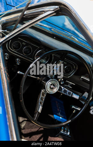 Canada, Halifax. La Nouvelle-Écosse. Harbour Front de mer. Ford Mustang sur l'écran. Banque D'Images