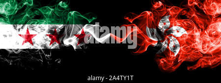 République arabe syrienne contre Hong Kong, Chine drapeaux de fumée placés côte à côte. La fumée épaisse et soyeuse de couleur drapeaux de l'opposition de la Syrie et de Hong Kong, Chine Banque D'Images