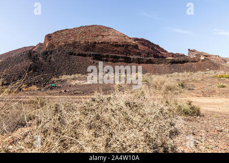 Paysage volcanique robuste et signes de quarry travaille dans le Malpais de la Rasca près de Palm Mar, Tenerife, Canaries, Espagne Banque D'Images