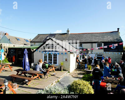 La boule de sorcière, pub Freehouse 15ème siècle au lézard. La péninsule de Lizard, Cornwall, UK Banque D'Images