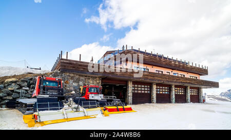 Entretien des prêts pour l'action sur les pentes et pistes, refuge de montagne, Livigno, Italie, Alpes Banque D'Images