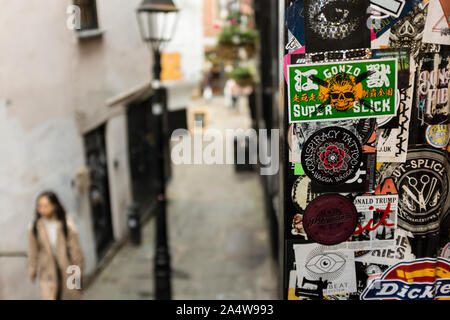 Petite entreprise annonce autocollants sur le mur, pas de Noël, Bristol, Royaume-Uni Banque D'Images