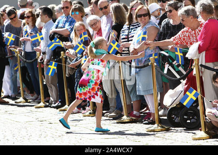 Linköping, Suède 20140517 La princesse Victoria, Prince Daniel et la princesse Estelle sont accueillis à l'Östergötland et le château de Linköping. La princesse Estelle est duchesse d'Östergötland et visite son paysage pour la première fois.Photo Jeppe Gustafsson Banque D'Images