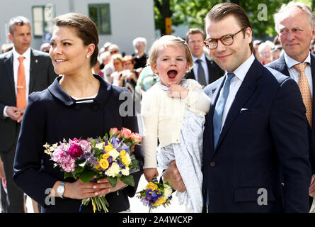 Linköping, Suède 20140517 La princesse Victoria, Prince Daniel et la princesse Estelle sont accueillis à l'Östergötland et le château de Linköping. La princesse Estelle est duchesse d'Östergötland et visite son paysage pour la première fois.Photo Jeppe Gustafsson Banque D'Images