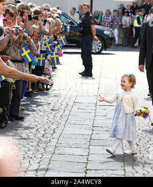 Linköping, Suède 20140517 La princesse Victoria, Prince Daniel et la princesse Estelle sont accueillis à l'Östergötland et le château de Linköping. La princesse Estelle est duchesse d'Östergötland et visite son paysage pour la première fois.Photo Jeppe Gustafsson Banque D'Images