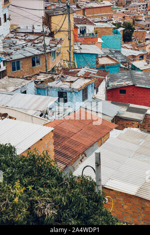 Plus d'avis sur des maisons sur les collines de Comuna 13 à Medellin, Colombie Banque D'Images