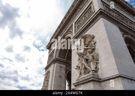 L'Arc de Triomphe à Paris, France le 8 août 2019. Banque D'Images