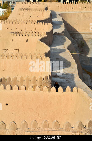 Les murs de brique de boue de l'Itchan Kala (vieille ville) de Khiva. Site du patrimoine mondial de l'UNESCO, de l'Ouzbékistan Banque D'Images