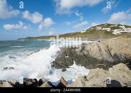 Briser la mer sur des roches sur estran, Woolacombe, vue de morte à côté Point Mortehoe, vagues Banque D'Images