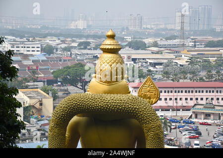 , Selangor, Malaisie Gombak 08.14.2019 : Kuala Lumpur distance vue sur l'horizon du haut de l'escalier 272-pas avec l'arrière de l'étonnamment détail Banque D'Images