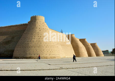 Murs de la ville. Forteresse Ark, Boukhara, Site du patrimoine mondial de l'UNESCO. L'Ouzbékistan Banque D'Images
