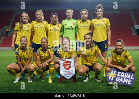 Prague, République tchèque. 16 Oct, 2019. PRAGUE, RÉPUBLIQUE TCHÈQUE - le 16 octobre : Teamphoto d'Arsenal au cours de l'UEFA Women's Champions League match de football entre SK Slavia Praha et Arsenal Femmes à Sinobo Stadium le 16 octobre 2019 à Prague, République tchèque (photo de Daniela Porcelli/SPP) : Crédit Photo de presse Sport SPP. /Alamy Live News Banque D'Images