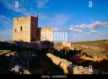 Château au crépuscule. Calatañazor, la province de Soria, Castilla Leon, Espagne. Banque D'Images