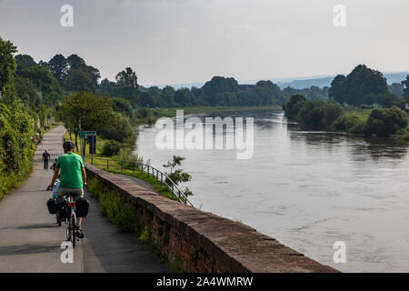 La Weser à Höxter, piste cyclable de la Weser, Banque D'Images