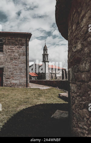 Monastère et touristique et un abri sur la route de Santiago à Muxia, dans l'endroit de Moraime, monastère de Sa de La Ribera Moraime. Banque D'Images