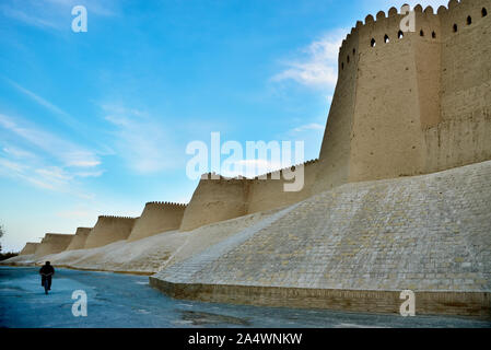 Les murs de brique de boue de l'Itchan Kala (vieille ville) de Khiva. Site du patrimoine mondial de l'UNESCO, de l'Ouzbékistan Banque D'Images