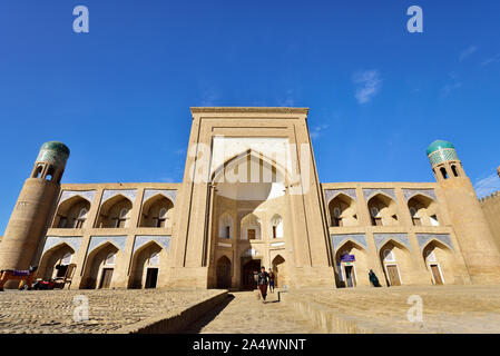 Allakuli Khan Madrassah. Khiva, Site du patrimoine mondial de l'UNESCO, de l'Ouzbékistan Banque D'Images