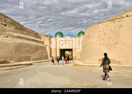 Les murs de brique de boue de l'Itchan Kala (vieille ville) de Khiva. Site du patrimoine mondial de l'UNESCO, de l'Ouzbékistan Banque D'Images