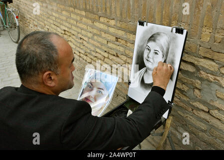 Scène de rue dans la vieille ville de Khiva (Itchan Kala), site du patrimoine mondial de l'Unesco. L'Ouzbékistan Banque D'Images